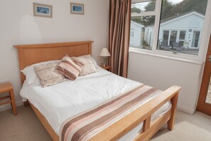 Cottage, 2 Bedrooms | 2 bedrooms, blackout drapes, cribs/infant beds, free WiFi - Cape (Yarmouth)