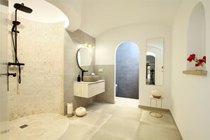 Bathtub, hair dryer, towels, toilet paper