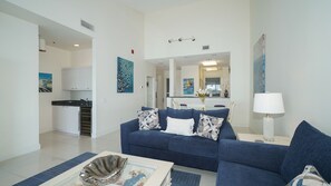 TV - Updated 2B/2B with a beautiful view of the bay right from the patio! (Longboat Key)