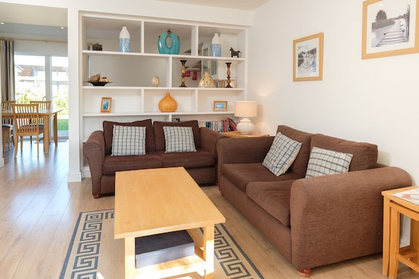 Cottage, 2 Bedrooms | Living room