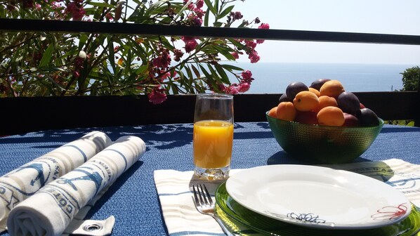 Breakfast meal - Vacation home with sea view (Dobra Voda)