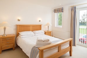 Cottage, 2 Bedrooms | 2 bedrooms, blackout drapes, cribs/infant beds, free WiFi