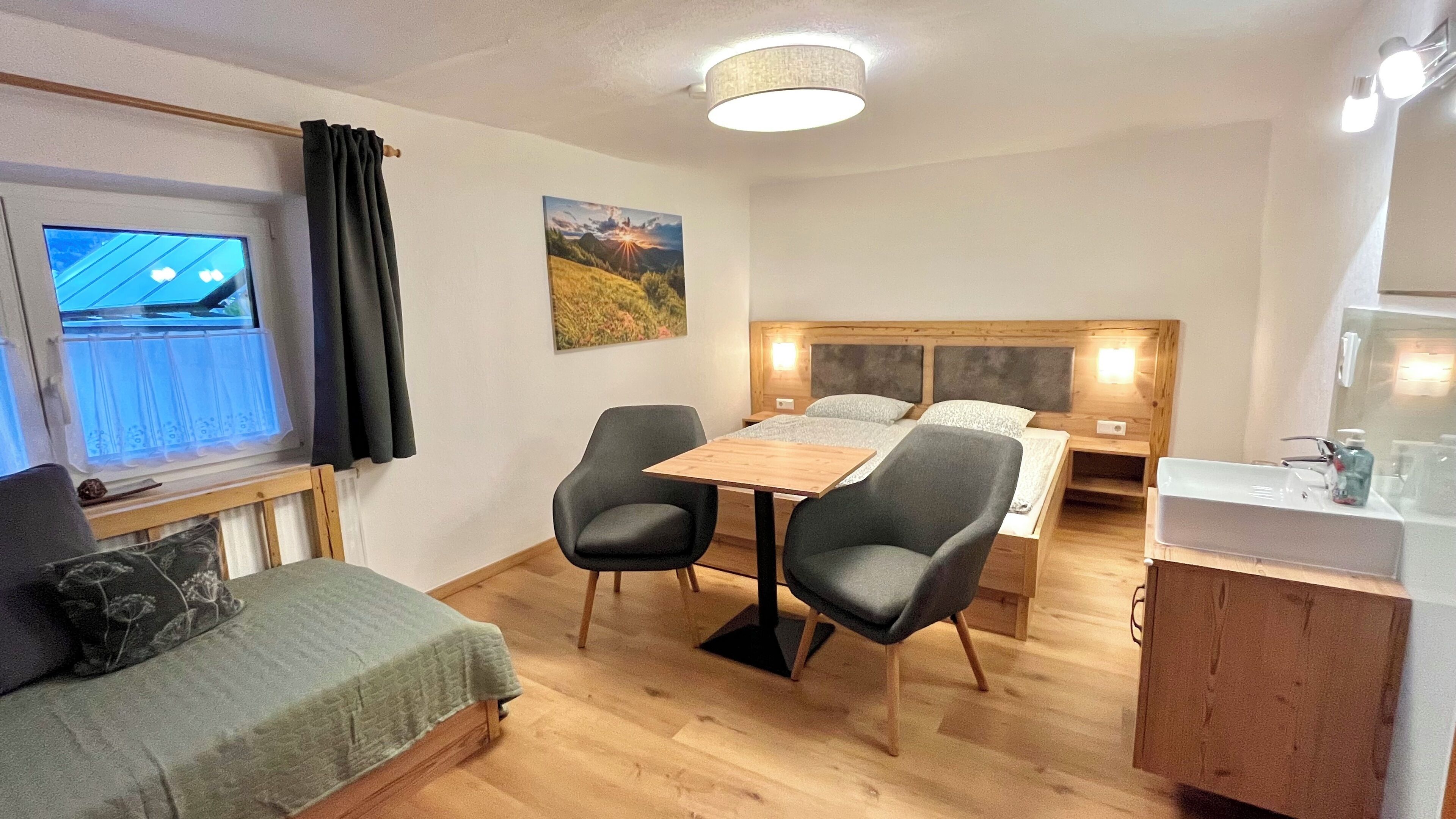 1 bedroom, internet, bed sheets