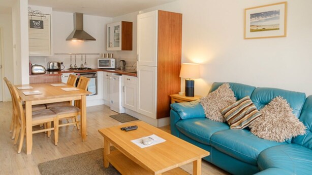 Living area - Munday 4 Berth (Yarmouth)