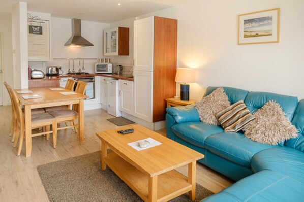 Cottage, 2 Bedrooms | Living area - Munday 4 Berth (Yarmouth)