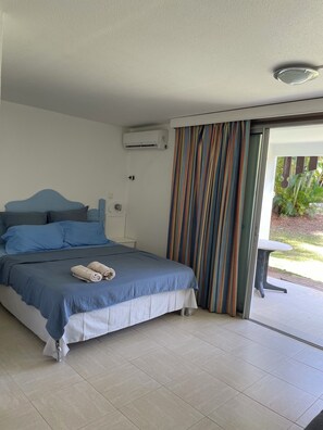 Fer et planche à repasser, Wi-Fi gratuit, draps fournis