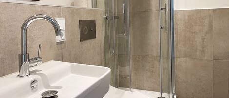 Suite, 1 chambre | Salle de bain