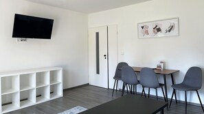 Suite Basic, 1 camera da letto | Cucina privata | Frigorifero con congelatore, microonde, piano cottura