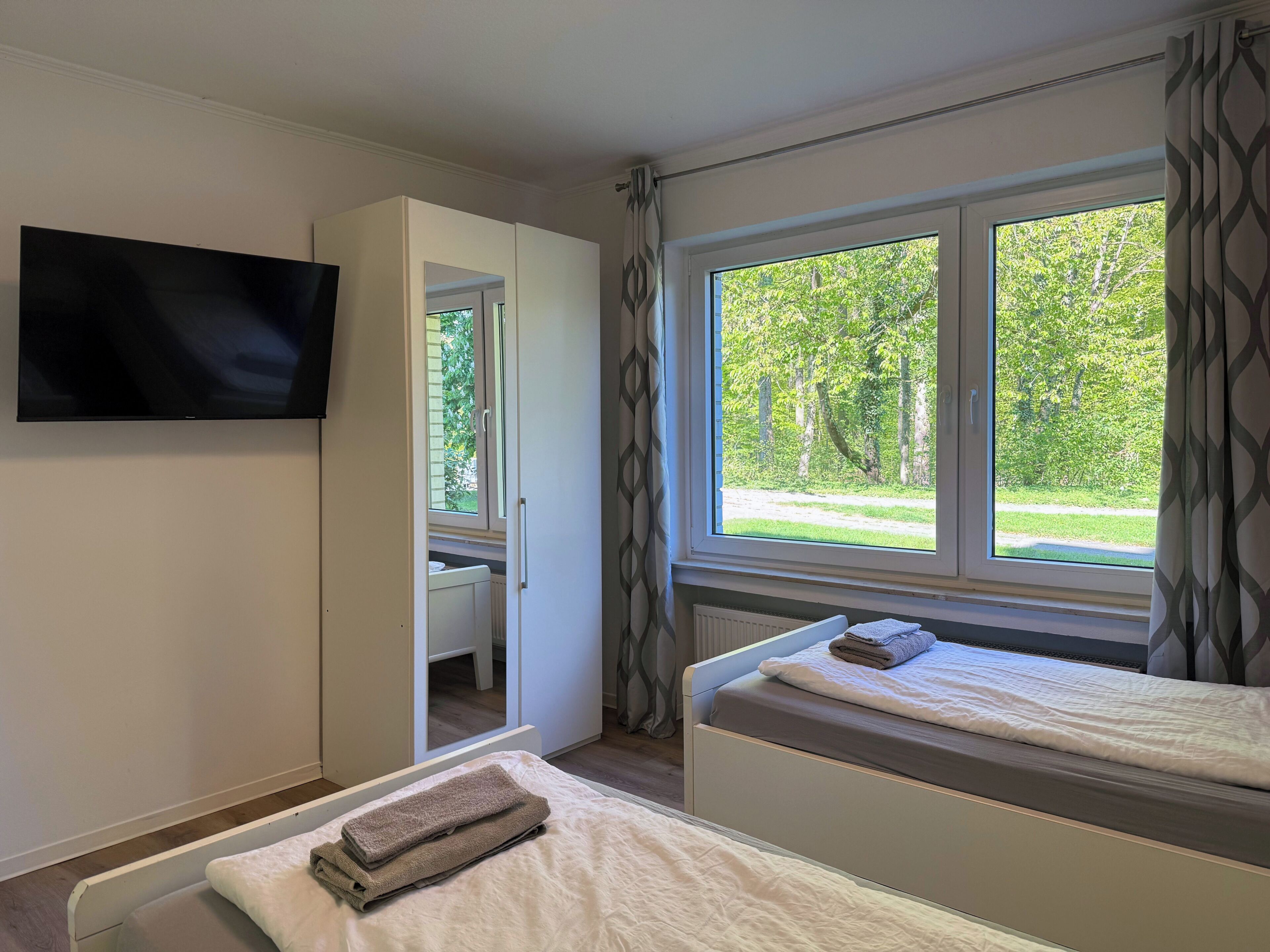 Standard Apartment, 3 Bedrooms | Hypo-allergenic bedding, individually decorated, individually furnished