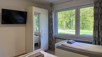 Apartamento estándar, 3 habitaciones | Ropa de cama hipoalergénica y decoración individual