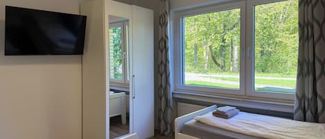 Standard Apartment, 3 Bedrooms | Hypo-allergenic bedding, individually decorated, individually furnished