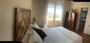 5 habitaciones, tabla de planchar con plancha, wifi y ropa de cama