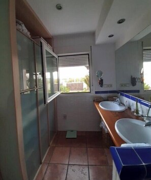 Hair dryer, towels - Villa Bellavista Mar (Almerimar)