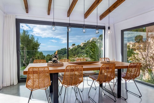 Villa Chrissy Exklusive und stylische Villa in ruhiger Lage mit Pool + Meerblick