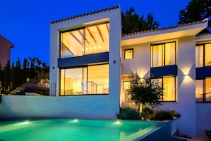 Outdoor pool - 3009 - Luxurious new villa in quiet area in Costa de la Calma (Costa de la Calma)