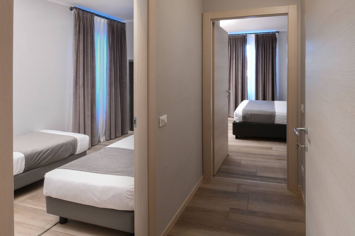 Leilighet (6 Adults Apt 24) | Dundyner, skrivebord, skrivebord for bærbar PC og lydisolert