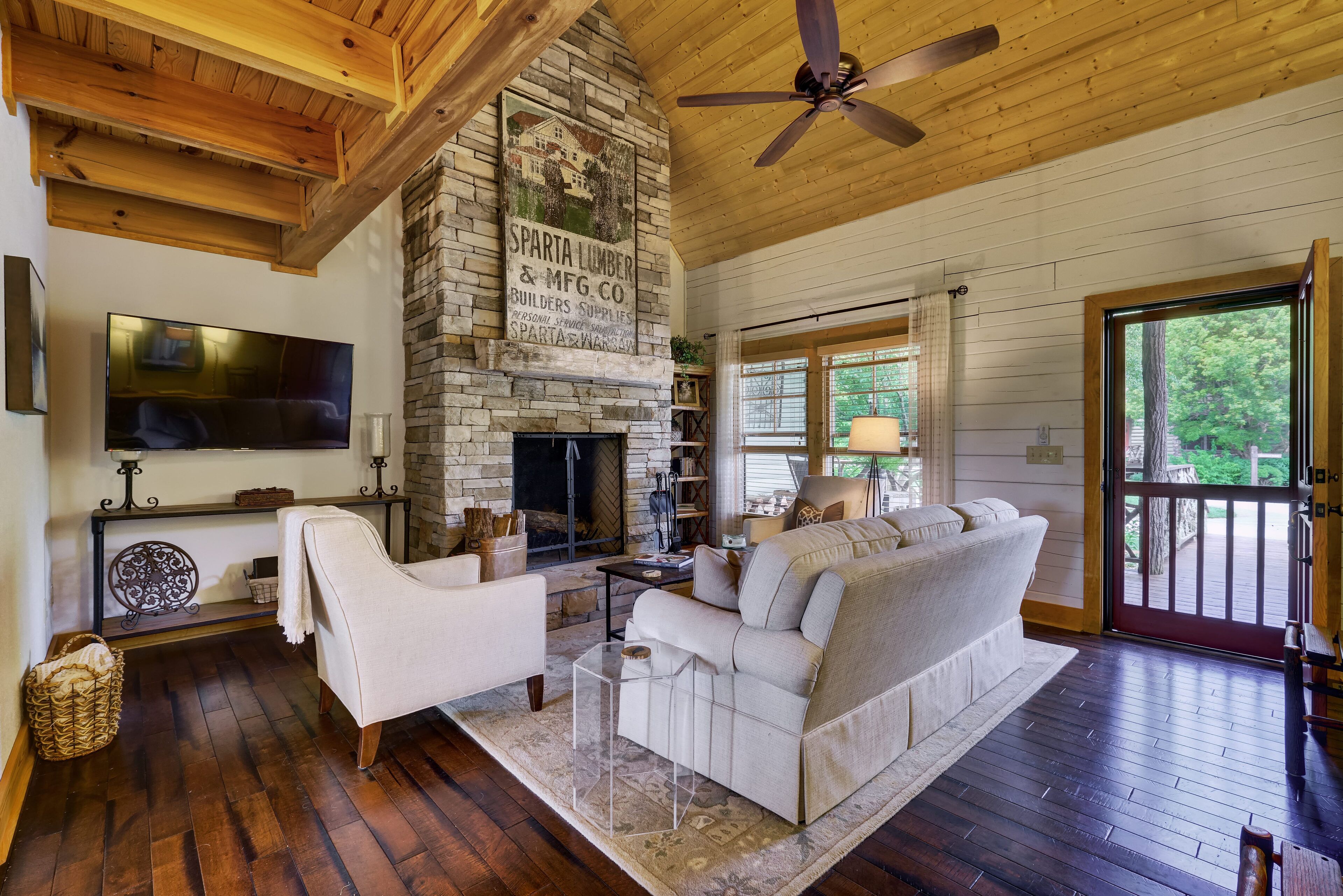 Linger Longer Lodge - Trillium Home near Lake Glenville