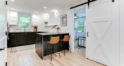 Summer weeks still available- Heated Pool- Hot tub- Minutes to the beach!