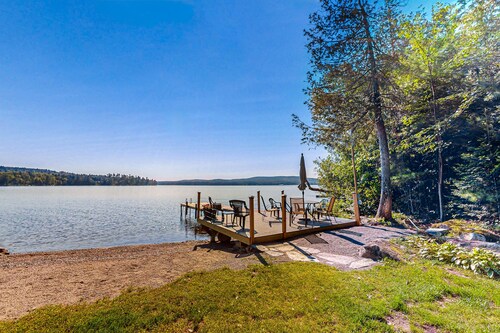 Dog-Friendly, lakefront gem with private dock, deck, horseshoe pit & firepit