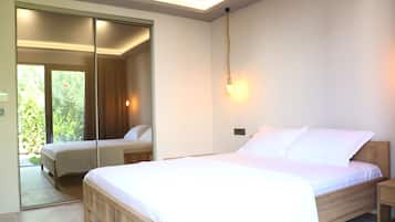 Egyptian cotton sheets, premium bedding, minibar, iron/ironing board