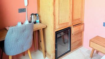 Standard Room 108 | Bettwäsche aus ägyptischer Baumwolle, hochwertige Bettwaren, Minibar