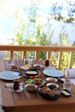 Free daily continental breakfast  - Life Butiq Hotel (Bodrum)