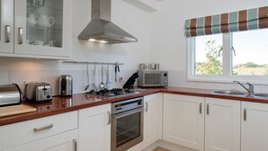Casa de campo | Cocina privada | Refrigerador, microondas, horno y parrilla de estufa 