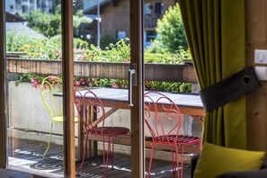 Outdoor dining - Apartment Rose des Alpes 2 for 6 people 4 **** (Samoëns)