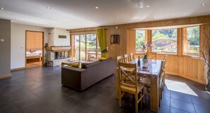 TV, fireplace - Appartement Rose des Alpes 1 Pour 6 Personnes (Samoëns)