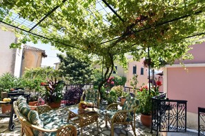 Traditional Townhome | Terrace/patio