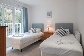 3 bedrooms, iron/ironing board, cots/infant beds, free WiFi - Whitfield 5 Berth (Yarmouth)