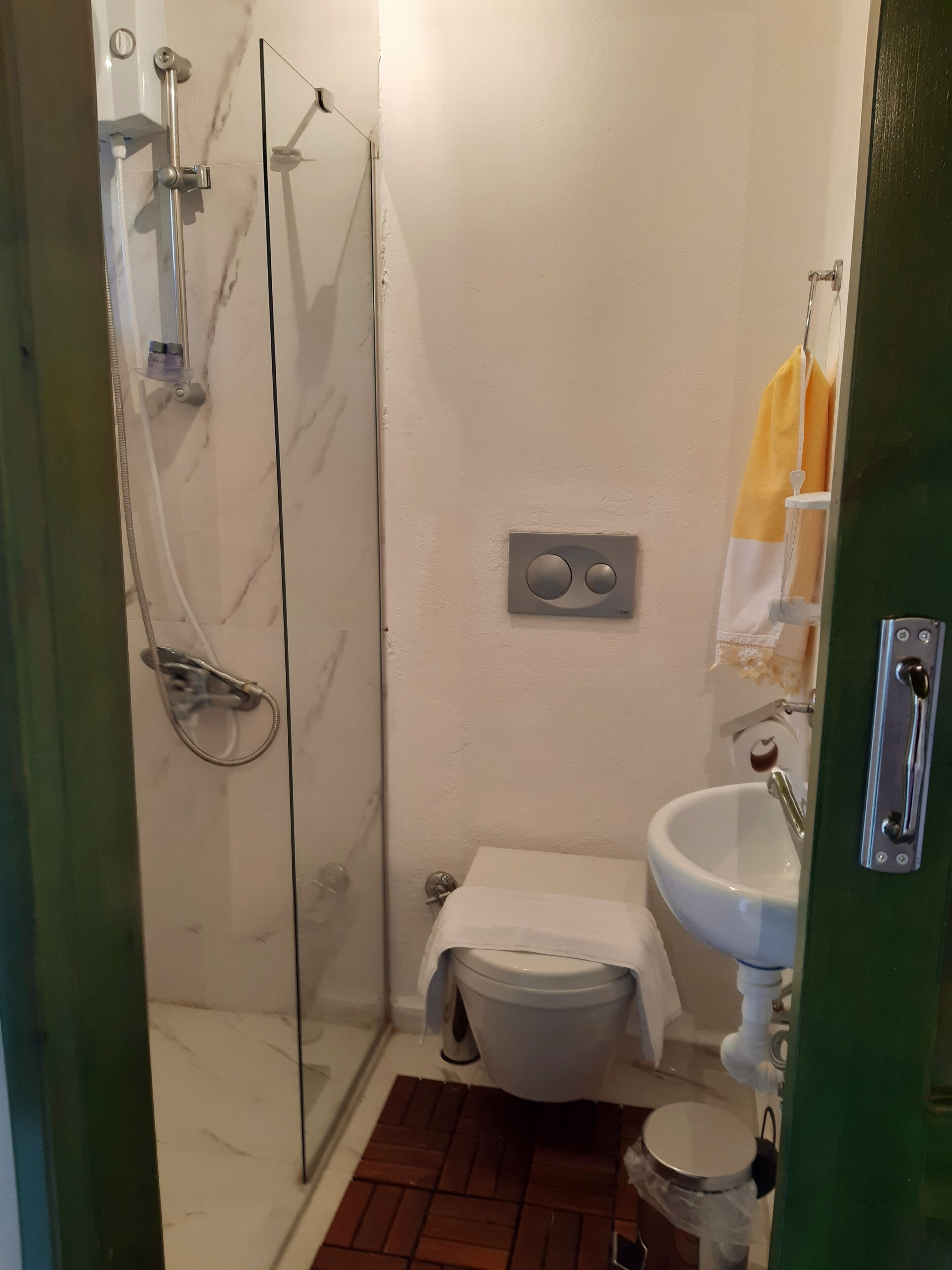 twin room | bathroom | shower, hair dryer, towels, shampoo