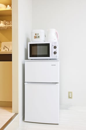 Studio Apartment 205 | Private kitchenette | Fridge, microwave, stovetop, electric kettle