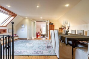 House | Exterior - Stunning Luxury Duplex With Hot Tub and Aircon (Perth)