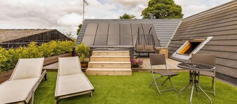 Stunning Luxury Duplex With Hot Tub and Aircon