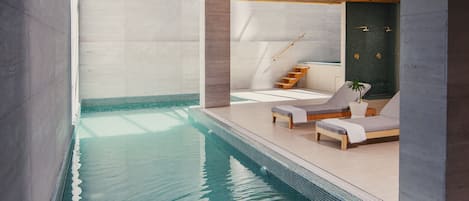 Indoor pool, sun loungers