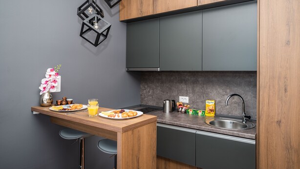 Private kitchen - Modern and Bright Studio - Main Street (Sarajevo)