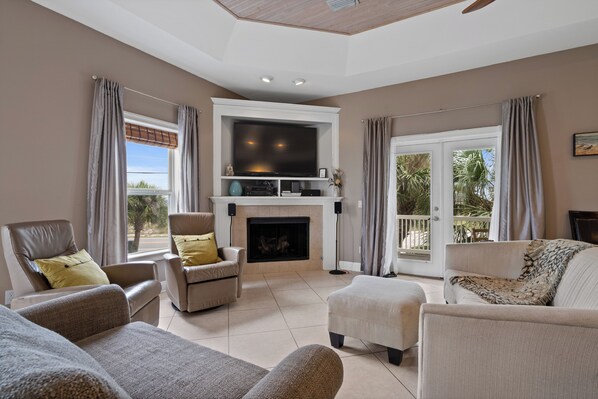 Älytelevisio, takka, DVD-soitin