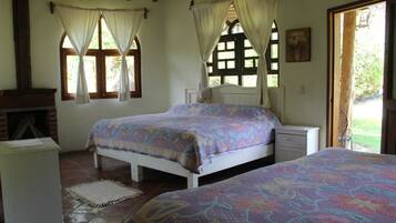 Deluxe Cabin | Iron/ironing board, bed sheets