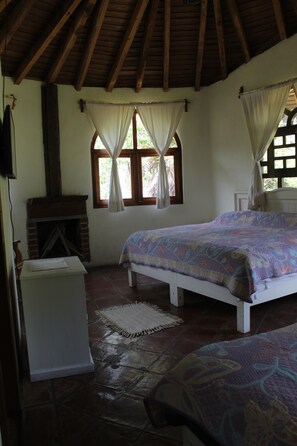 Deluxe-mökki | Silitysrauta/-lauta, vuodevaatteet