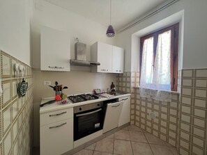 Réfrigérateur, four, plaque de cuisson, lave-vaisselle