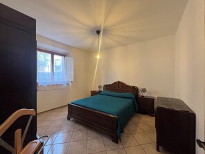 2 chambres, fer et planche à repasser