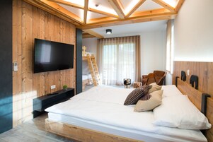 Select Comfort 床、特色装修、办公桌、笔记本电脑工作区