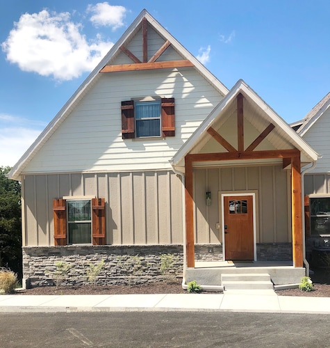 Our Family Lakeview Oasis