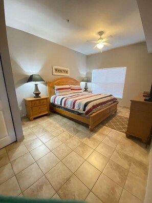 4 habitaciones, tabla de planchar con plancha y wifi 