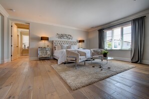 5 habitaciones, tabla de planchar con plancha, wifi y ropa de cama