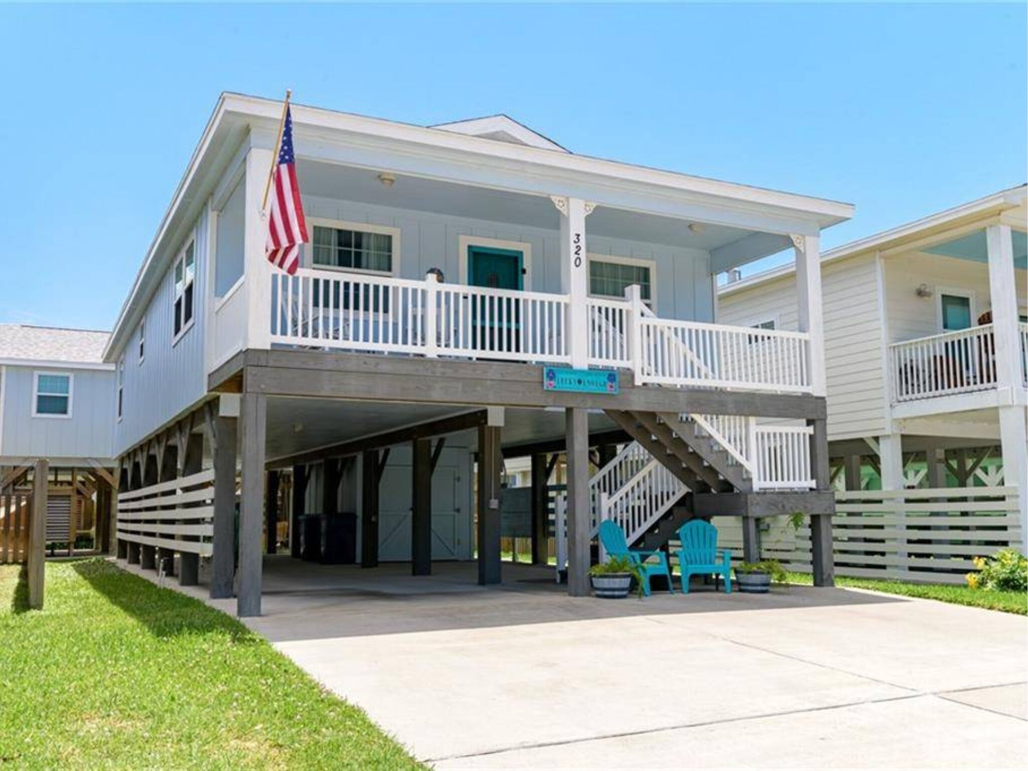 AJ320 Stilt House located In Town, Close to Beach, Ample Parking for Vehicles and Watercraft