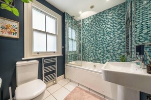 Combined shower/tub