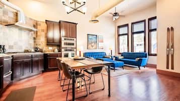 Peti sejuk, ketuhar gelombang mikro, ketuhar, dapur