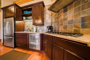 Fridge, microwave, oven, stovetop - King beds * Downtown Luxury Loft * Walk everywhere (Estes Park)